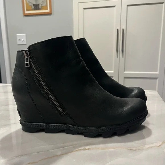 Sorel Joan of Arctic Women’s Black Leather Wedge II Zip Ankle Boots, size 12/43 - Picture 1 of 10